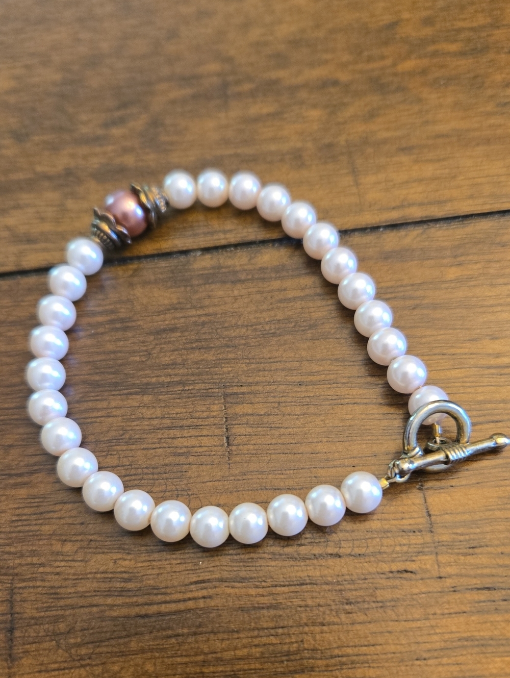 Classic Pearl-like Bead Bracelet with Single Pink Accent